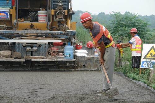 高温下的普通劳动者(组图)