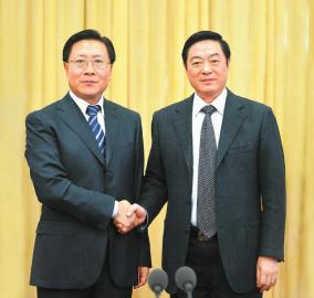 <em>沈跃跃</em>宣布了中共中央决定:刘奇葆同志不再兼