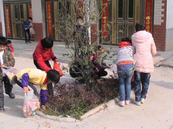 挂车河小学少先队员进社区开展社会实践活动