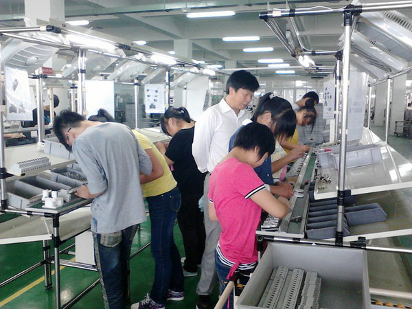 集职高80名学生赴德力西参加暑期社会实践活