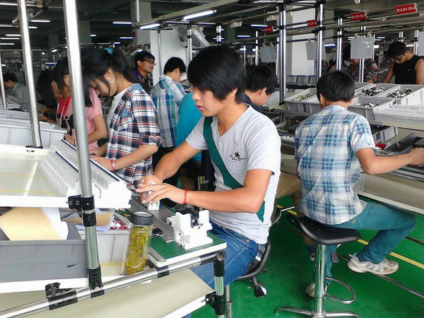 集职高80名学生赴德力西参加暑期社会实践活