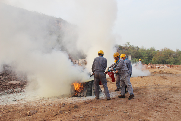 枞阳海螺开展消防安全知识培训及演练