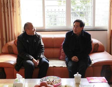 王普走访慰问拔尖人才和困难户-王普-中安在线