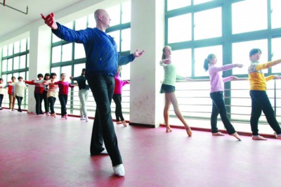 合肥一中首开芭蕾舞课(组图)