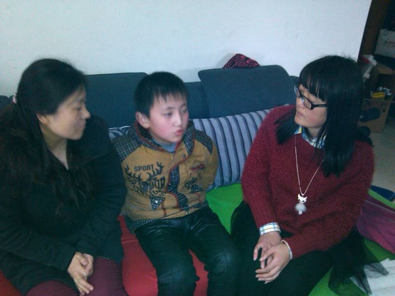 朝霞<em>小学:女教师</em>爱心家访,情暖随迁子女 国家级