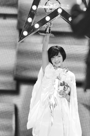 韩红车祸_韩红收入(2)