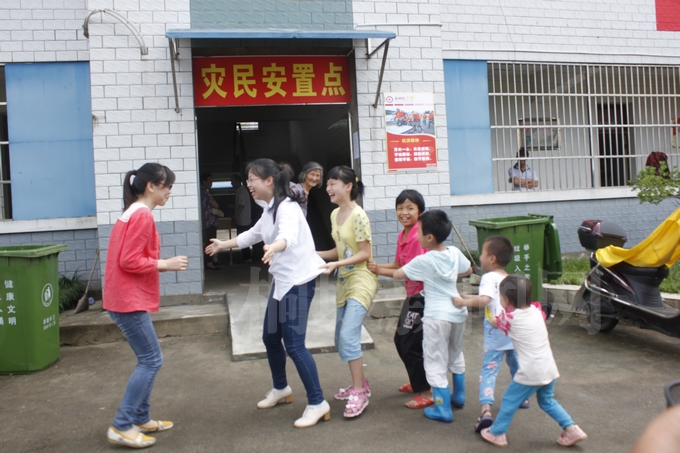 瞧，孩子们玩得多开心!(图)