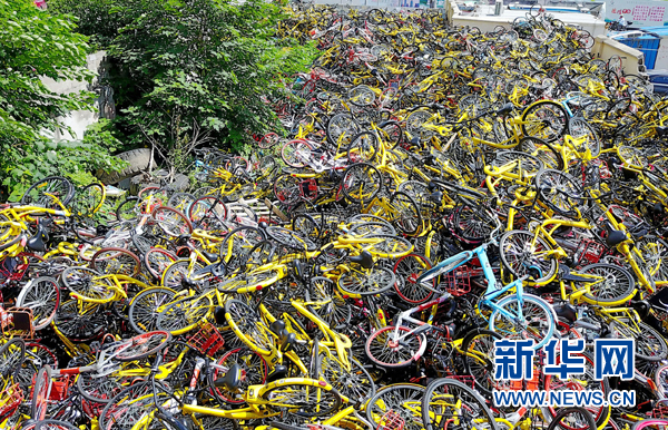 最严限令发布一周:共享单车违停乱象如何管?