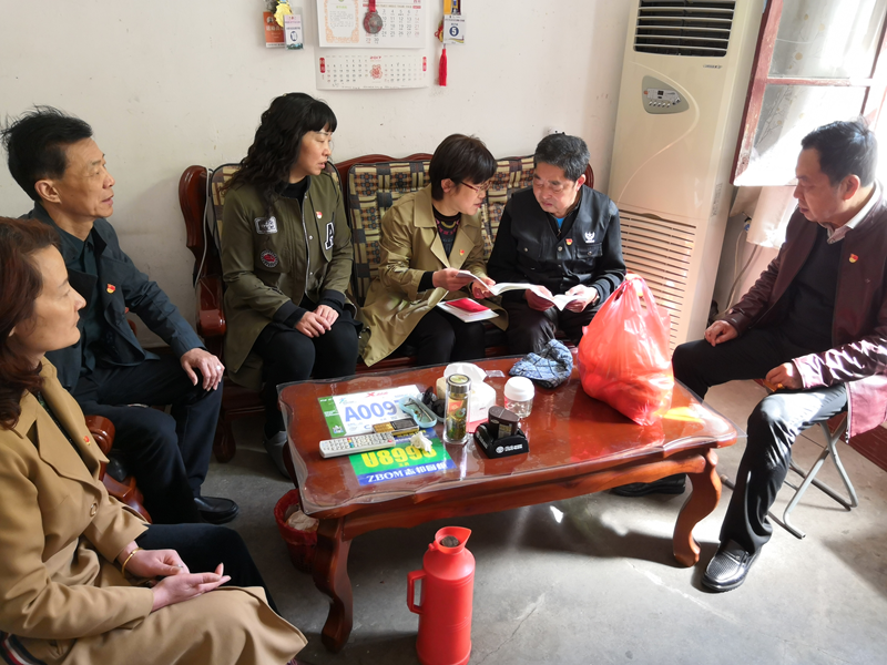 胜利社区 情系老党员送学活动